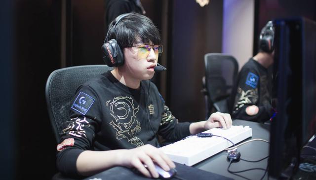 速从防守位 速从防守位