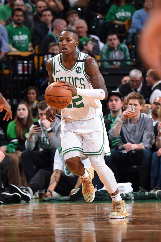 围都落在红 围都落在红